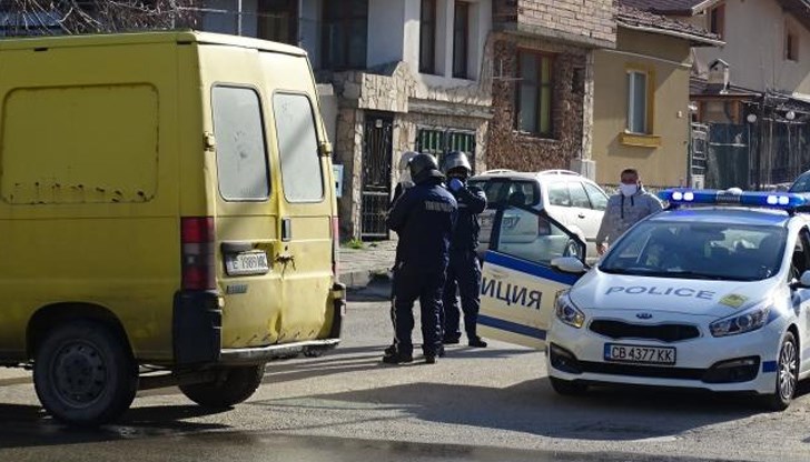 Полицаите хванали крадеца и върнали парите на уплашената продавачка Полицаите хванали крадеца и върнали парите на уплашената продавачка