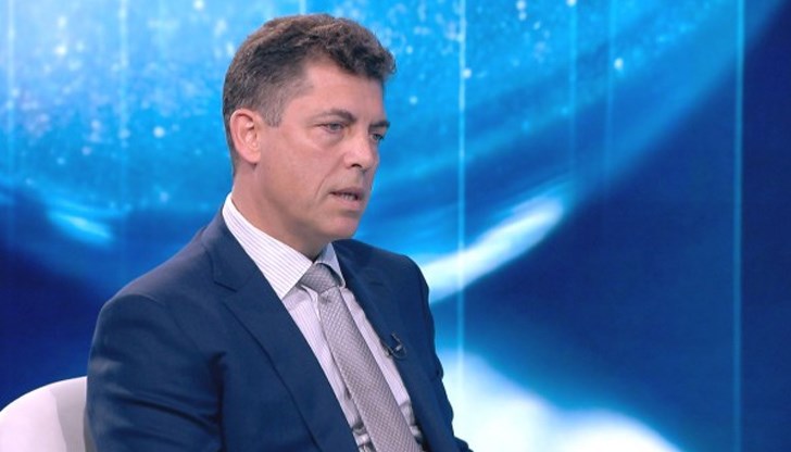 Икономистът посъветва хората, които не са сигурни в запазването на доходите си в краткосрочно бъдеще, да бъдат по-внимателни и по-консервативни в разходите си Икономистът посъветва хората, които не са сигурни в запазването на доходите си в краткосрочно бъдеще, да бъдат по-внимателни и по-консервативни в разходите си