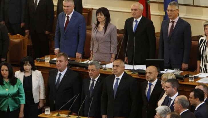 Защо си отиват едни хора, а идват други? Премиерът рядко обяснява мотивите си, за да извърши промени. Когато го прави, после не си служи със същия аршин, за да извърши други промени