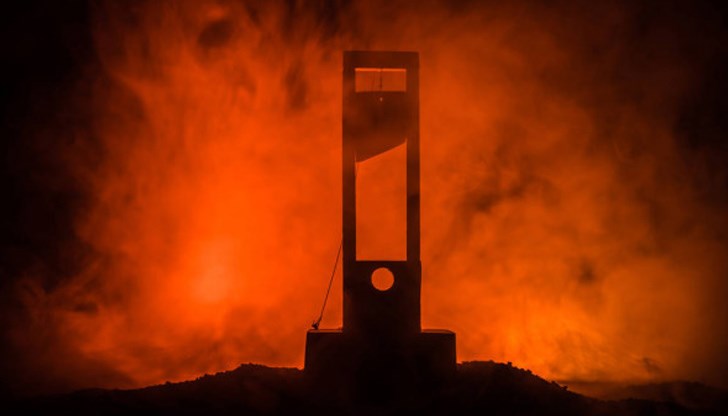 Тук мутрите са у дома си. В тяхната държава ние сме жертвите Тук мутрите са у дома си. В тяхната държава ние сме жертвите