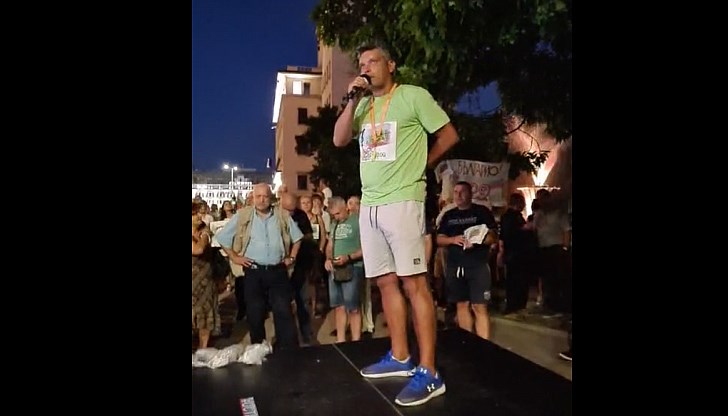 Василев: "Освен да рекетира и съсипва бизнеси, животи, бъдеще, да граби с 200 от народа и Европа, Борисов друго не прави"