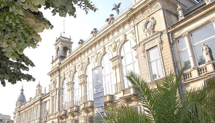 Едва ли в България има по-красива сграда от Доходното здание в Русе, която се води за истинско архитектурно бижу