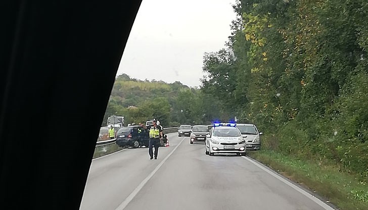 Автомобил с русенска регистрация е навлязъл в насрещното платно