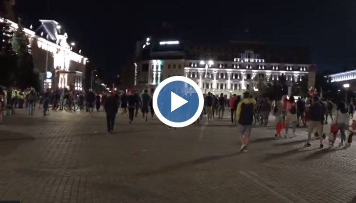 Отровното трио обеща нови барикади