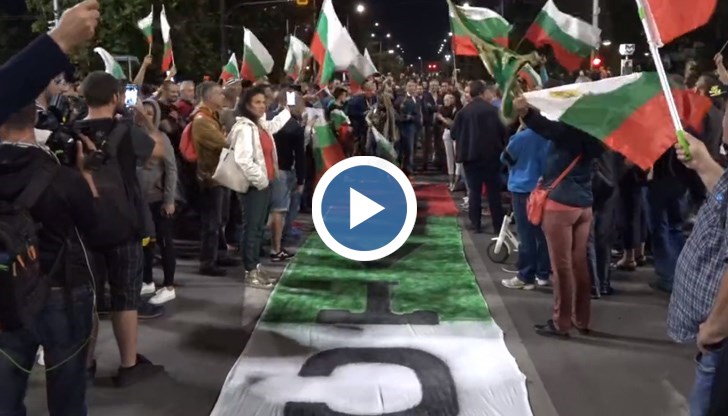 НА ЖИВО: Ехтят възгласи "Оставка!"