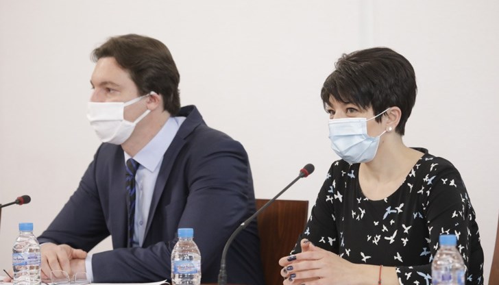 Машинно гласуване обаче няма да има на местни избори за кметове и общински съветници, а само за парламентарни, президентски и избори за Европарламент Машинно гласуване обаче няма да има на местни избори за кметове и общински съветници, а само за парламентарни, президентски и избори за Европарламент