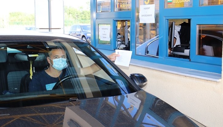 Посланието, изписано на флаерите, е „Остани жив! Пази живота!“