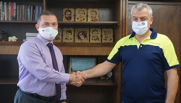 Николай подготвя големия си проект – макет на средновековния град Червен