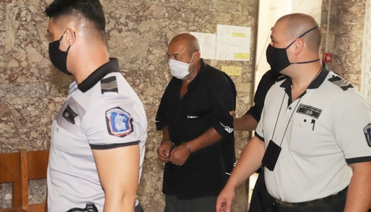 54-годишния Емил Стефанов сам поиска да остане зад решетките