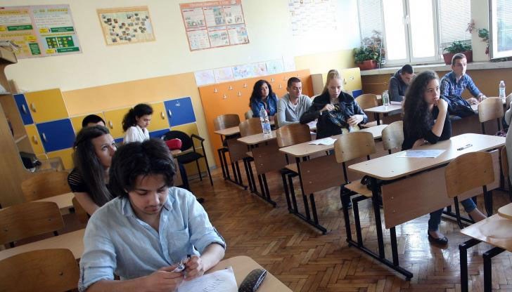 Педагогическите специалисти, които ще следят за безопасността на децата до прибирането им, ще осъществят връзка с родителите за установяване на възможностите им да се намали престоят на децата и учениците в училище след края на учебните часове