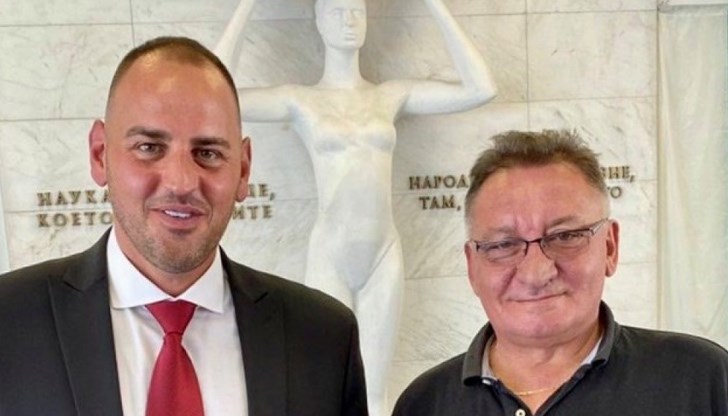 Легендарният плувец защити дисертация в НСА "Васил Левски"