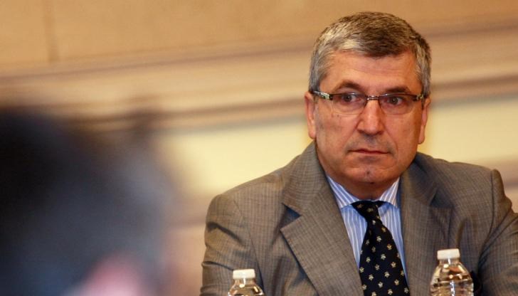 На главата му са толкова много престъпления, че без гаранция от следващата власт той власт няма да пусне На главата му са толкова много престъпления, че без гаранция от следващата власт той власт няма да пусне