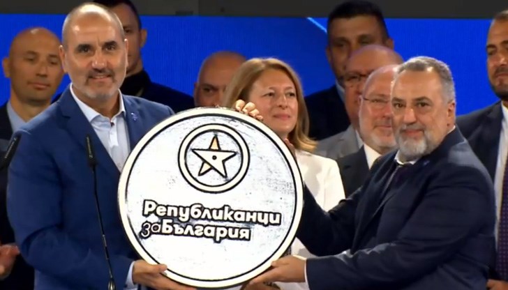 Лидерът на Републиканци за България обяви, че подкрепя исканията на протестиращите за незабавна оставка на кабинета "Борисов 3" Лидерът на Републиканци за България обяви, че подкрепя исканията на протестиращите за незабавна оставка на кабинета "Борисов 3"