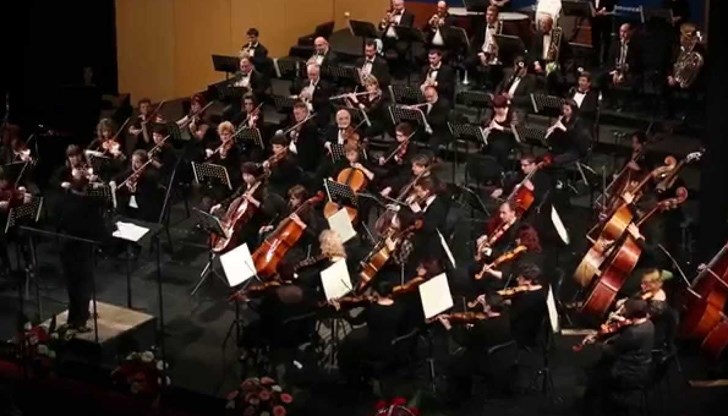 Солисти ще бъдат дуото Ангел Станков и Йосиф Радионов - професори по цигулка в Националната музикална академия "Проф. Панчо Владигеров"