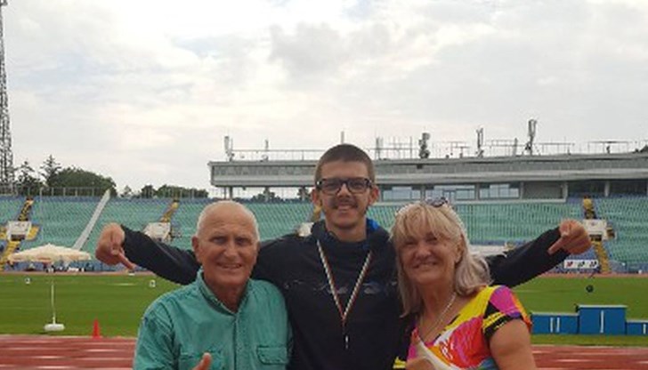 Бързоногият атлет подобри личния си резултат и финишира за 21.29 секунди в дългия спринт на 200 метра гладко бягане Бързоногият атлет подобри личния си резултат и финишира за 21.29 секунди в дългия спринт на 200 метра гладко бягане