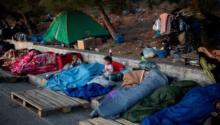 По-рано през седмицата пожар изравни със земята бежанския лагер Мория По-рано през седмицата пожар изравни със земята бежанския лагер Мория