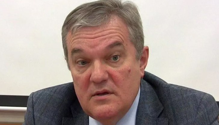 Разбира се, той е нагъл и арогантен Разбира се, той е нагъл и арогантен