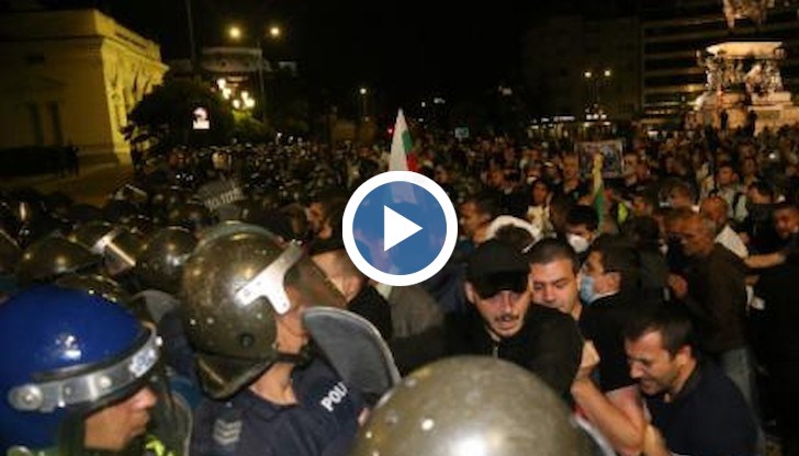 От „Отровното трио“ обявиха и свой план за спасение на България. В него се предвижда изваждане на прокуратурата от съдебната власт, реформи в образованието и културата, край на бетона по Черноморието. В плана са включени върховенството на закона, както и вкарването на нови лица в Народното събрание