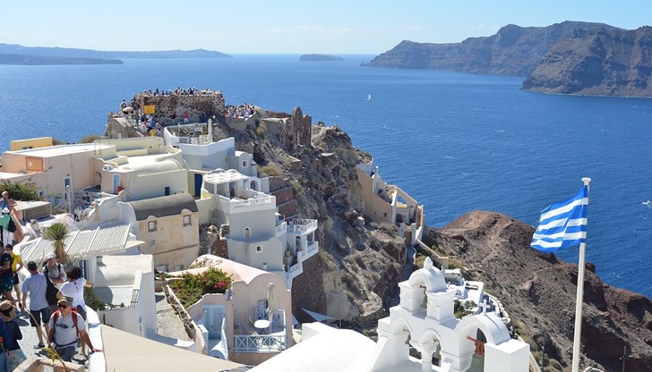 Изискват отлично владеене на съвременен гръцки език, което според тълкуване в социалните мрежи "е изключително трудно дори за самите гърци" Изискват отлично владеене на съвременен гръцки език, което според тълкуване в социалните мрежи "е изключително трудно дори за самите гърци"