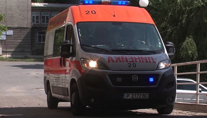 Работникът е бил откаран и настанен за лечение в болница в Русе