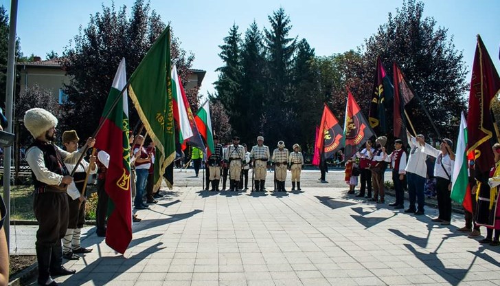 Въпреки извънредното епидемиологично положение в страната патриотичните организации са решили да почетат, макар и по-скромно, подвига на Червеноводската чета Въпреки извънредното епидемиологично положение в страната патриотичните организации са решили да почетат, макар и по-скромно, подвига на Червеноводската чета