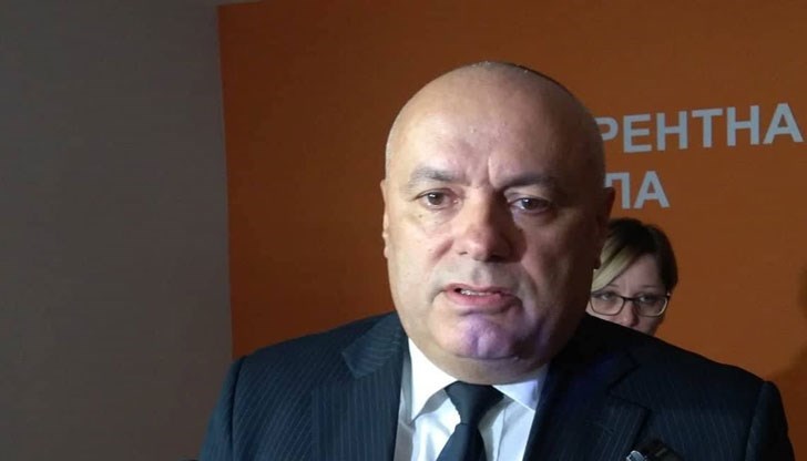 Прибрах се по семейни причини, коментира той