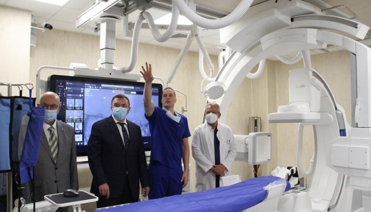 "С помощта на този апарат може много успешно да се лекува острият мозъчен инсулт", каза доц. Станимир Сираков