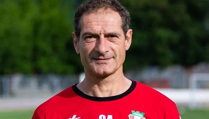 Според русенските фенове изказването на Стоян Ацаров показва странно самочувствие след поредицата загуби на „Янтра“, пратили отбора на 13-о място във Втора лига Според русенските фенове изказването на Стоян Ацаров показва странно самочувствие след поредицата загуби на „Янтра“, пратили отбора на 13-о място във Втора лига