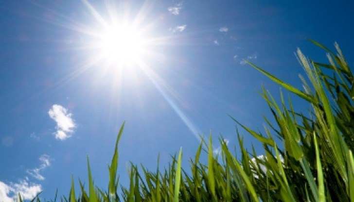 През следващите три дни ще бъде слънчево. Незначителна купеста облачност ще има над планинските райони в следобедните часове в събота