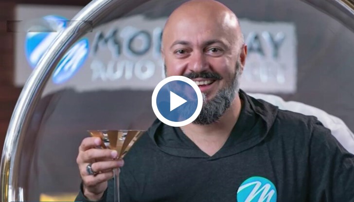 "Ако не се усмихваш и ако не си позитивен - нещата или не се получават, или много трудно се получават”, смята Михаил Михайлов