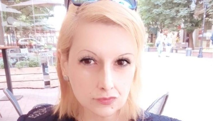 Елена Гунчева: "Искахме лъскав живот, а не здрави ценности, защото искахме пътуване по света, а не здраво семейство" Елена Гунчева: "Искахме лъскав живот, а не здрави ценности, защото искахме пътуване по света, а не здраво семейство"