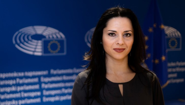 Това е правилният начин да продължите, а не да смачкате демокрацията в собствената си страна Това е правилният начин да продължите, а не да смачкате демокрацията в собствената си страна