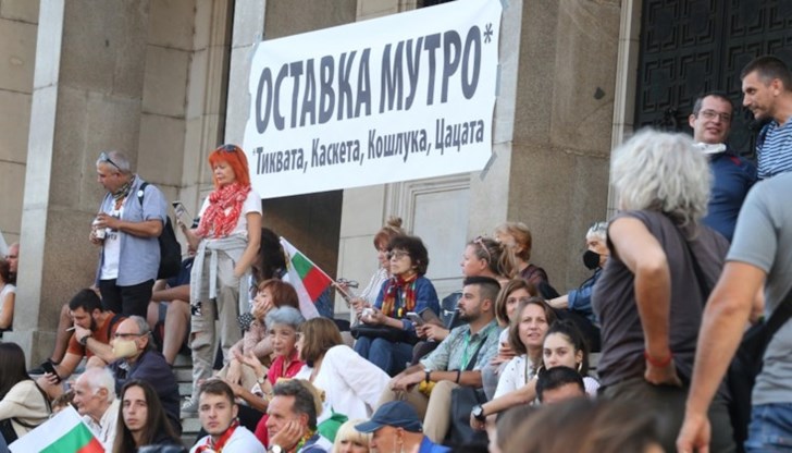 Хората настояват за оставка и незабавни честни предсрочни избори