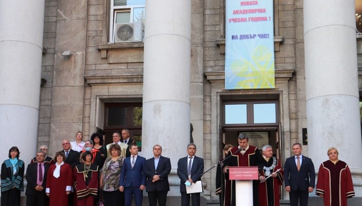 Дано на студентите да им върви по вода!