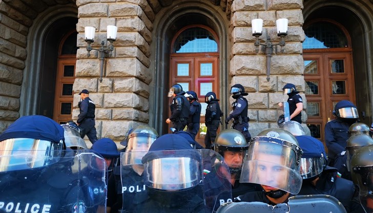 Полицията няма да допуска маскирани лица Полицията няма да допуска маскирани лица