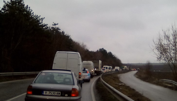 Шофьорите са отбивани по обходен маршрут през Писанец Шофьорите са отбивани по обходен маршрут през Писанец