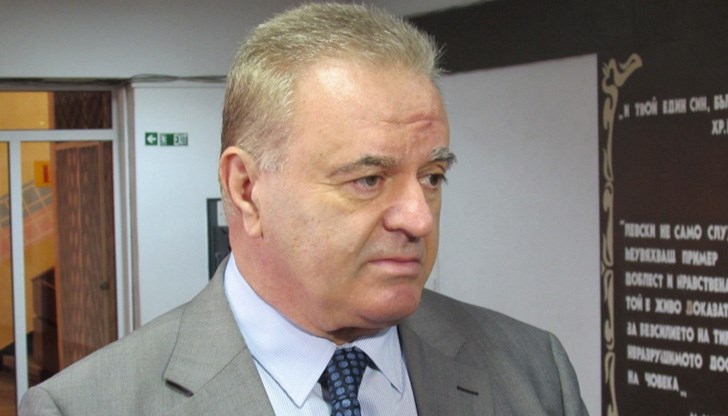 Бившият директор на СУ “Васил Левски” е настанен в УМБАЛ “Медика”