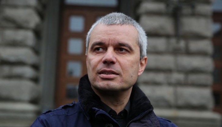 Лидерът на "Възраждане" повдигна въпроса кой точно управлява държавата