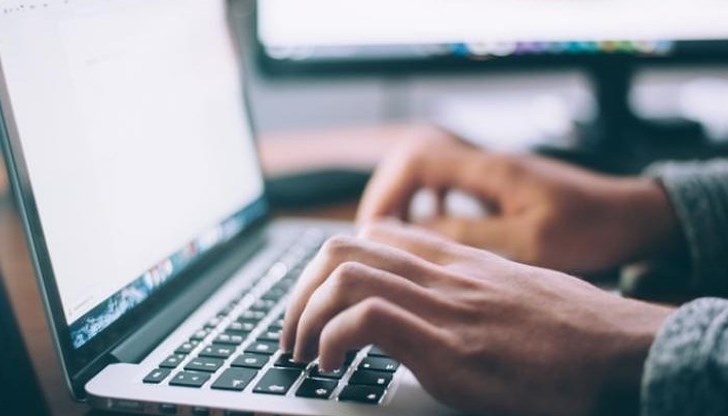 Телекомите настояват за по-либерални правила, които да им позволяват да увеличават приходите си от специализирани услуги Телекомите настояват за по-либерални правила, които да им позволяват да увеличават приходите си от специализирани услуги