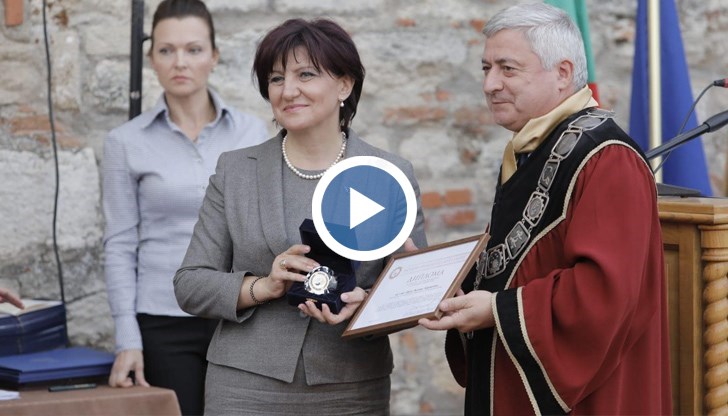 Поводът е искането на Националното сдружение на общините да бъде дадено правото на населените места до сто души да избират кмет