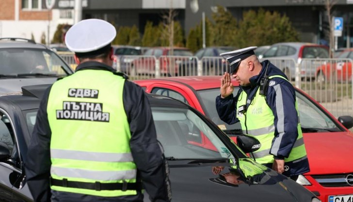 Колони от автомобили се образуваха край Вакарел, Пловдив и преди Бургас