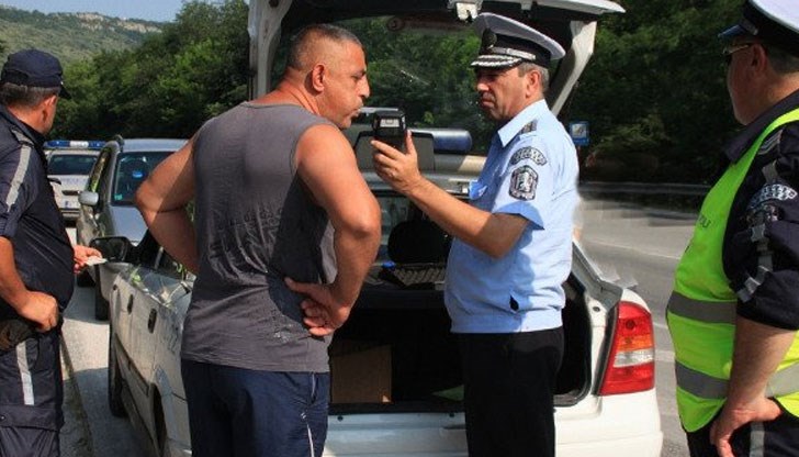 Уредът е отчел положителен резултат за употреба на алкохол над 1.2 промила в издишания въздух от водача Уредът е отчел положителен резултат за употреба на алкохол над 1.2 промила в издишания въздух от водача