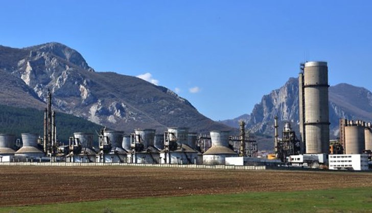 Към момента опасните химични вещества се съхраняват в склад с ограничен достъп Към момента опасните химични вещества се съхраняват в склад с ограничен достъп