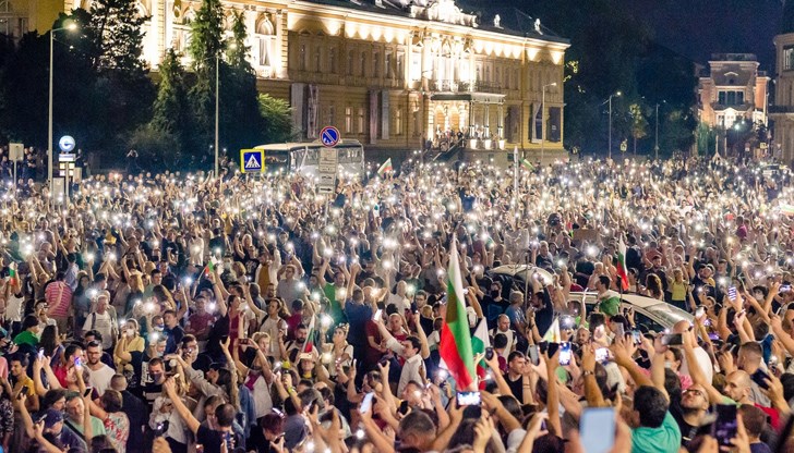 Без напрежение премина 64-ата вечер на гражданско недоволство Без напрежение премина 64-ата вечер на гражданско недоволство