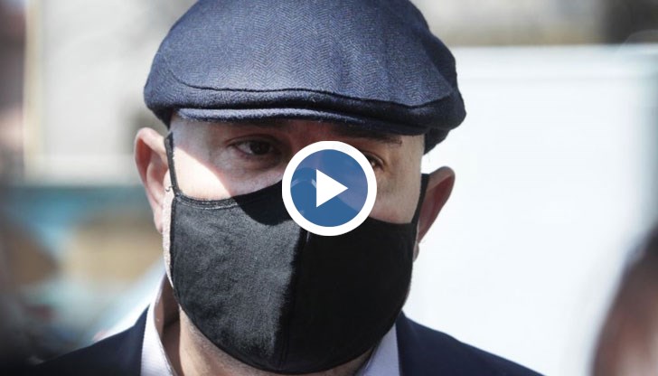 Ден 73: Протестиращи отново питат защо Иван Гешев живее в резиденция