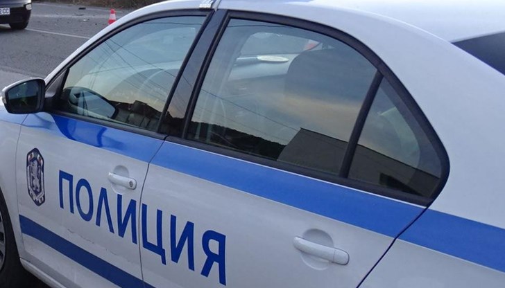 Крадците са откраднали 100 г. златни накити и сумата от 4500 лв. Крадците са откраднали 100 г. златни накити и сумата от 4500 лв.