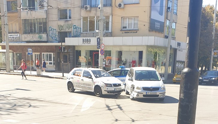 Ударили са се два леки автомобила