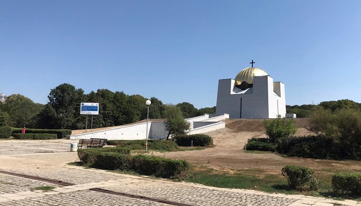 155 квадратни метра са облепени с листчета от благородния метал