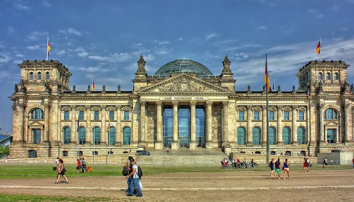 Единствените условия за участие в експеримента са: кандидатите да са навършили 18 години, да живеят в Германия и в рамките на трите години да отговорят на въпросите на общо седем анкети