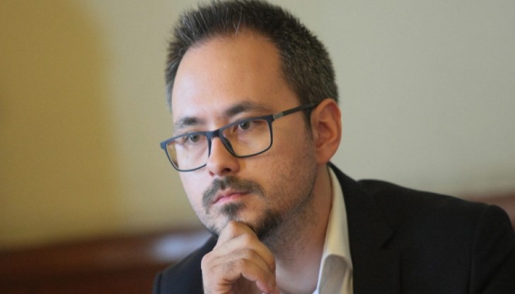 Виктор Серафимов е категоричен, че една силна демокрация и силно развито гражданско общество трябва да стъпва на силни медии